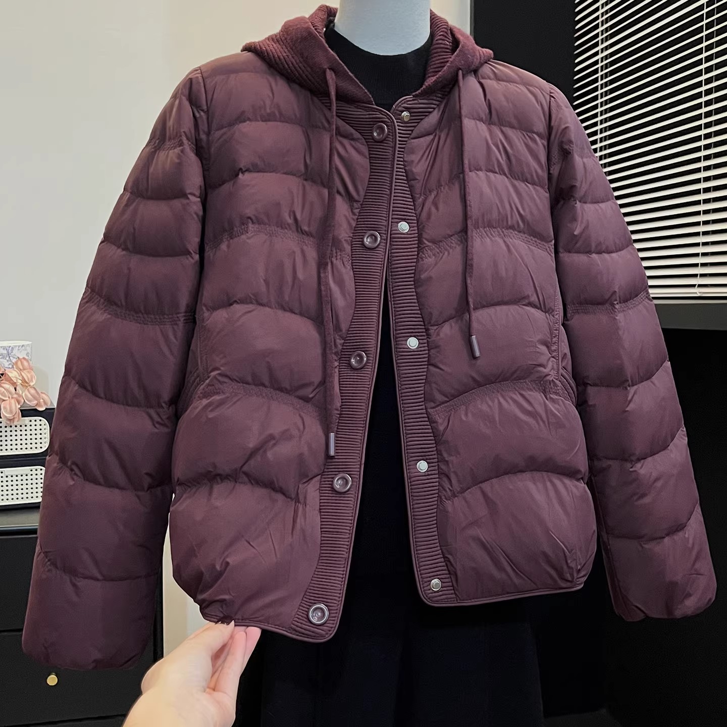 妈妈装针织连帽红色羽绒服2025冬季新款中老年加厚保暖白鸭绒外套