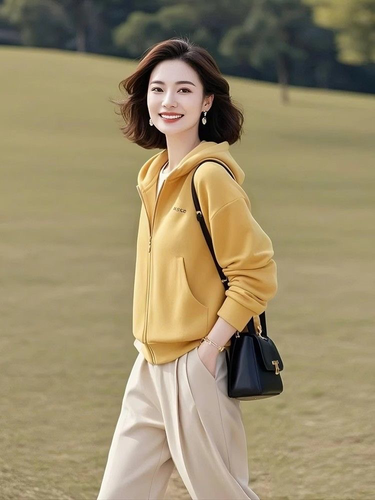 减龄漂亮洋气小个子女款短款显瘦百搭黄色连帽卫衣外套女早春新款