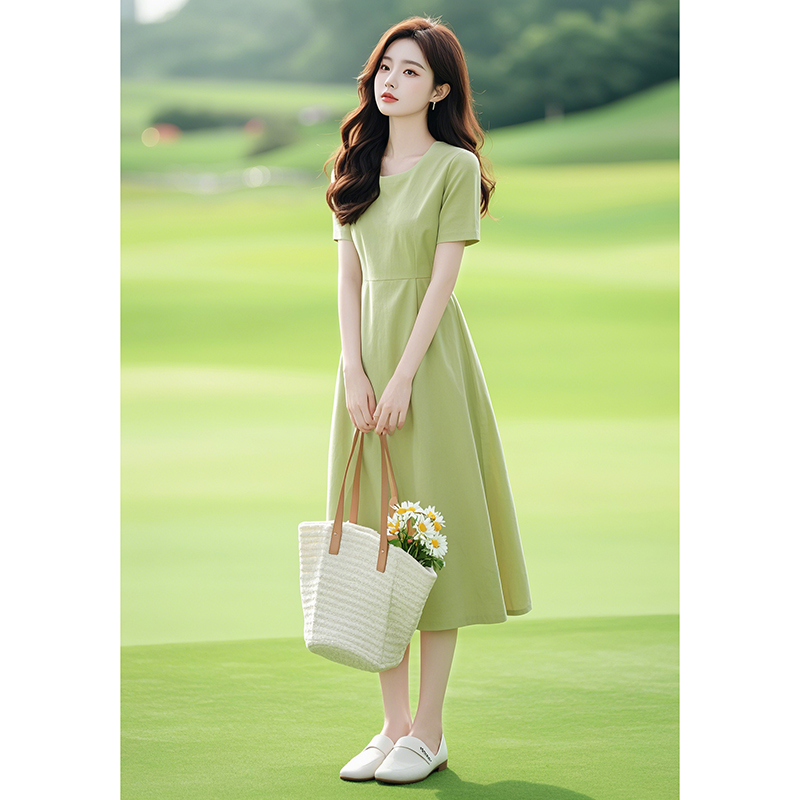 出行穿搭法式时尚洋气减龄遮手臂钓系约会度假风极简绿色连衣裙子