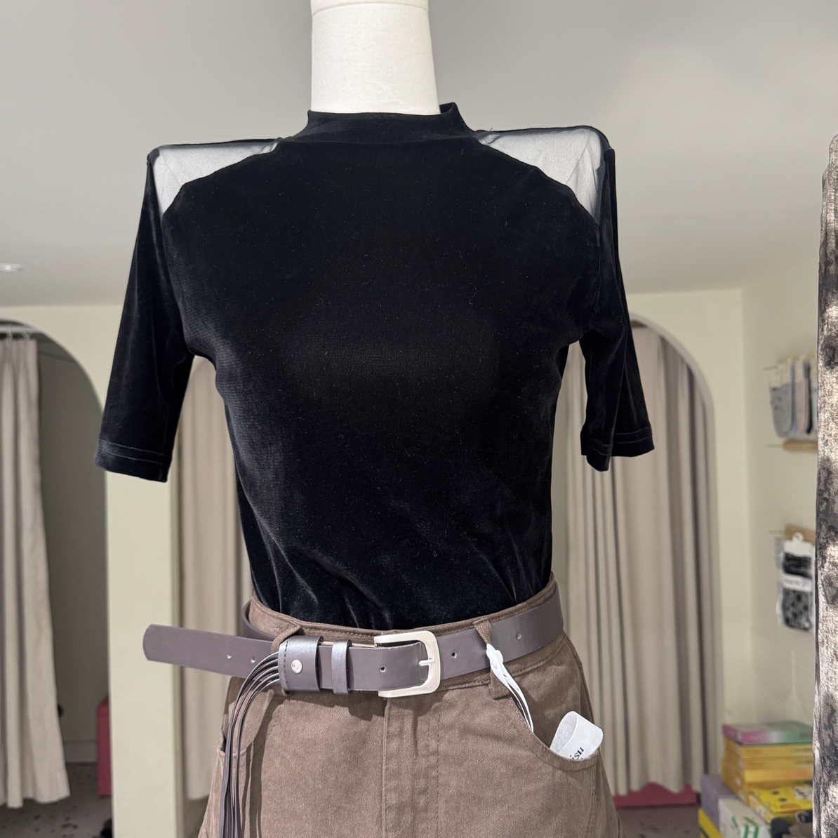 郑州初遇女装推荐初秋丝绒性感显瘦上衣