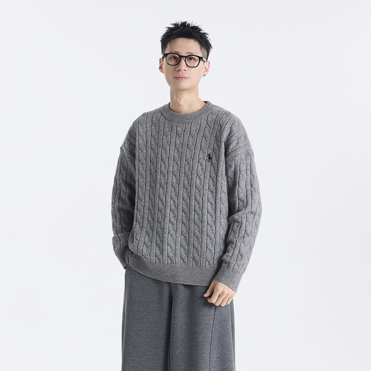 GCCDUPE77『佛罗伦萨』小马标绞织麻花圆领编结基础简约针织毛衣