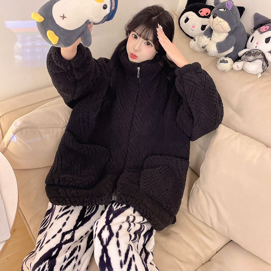 秋冬季新款法兰绒睡衣女士可爱外穿加厚大码珊瑚绒保暖家居服套装