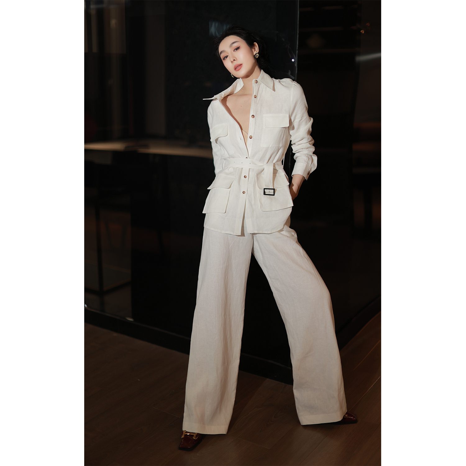 法式春装新款气质纯亚麻肩章口袋老钱风白色衬衫阔腿裤套装两件套