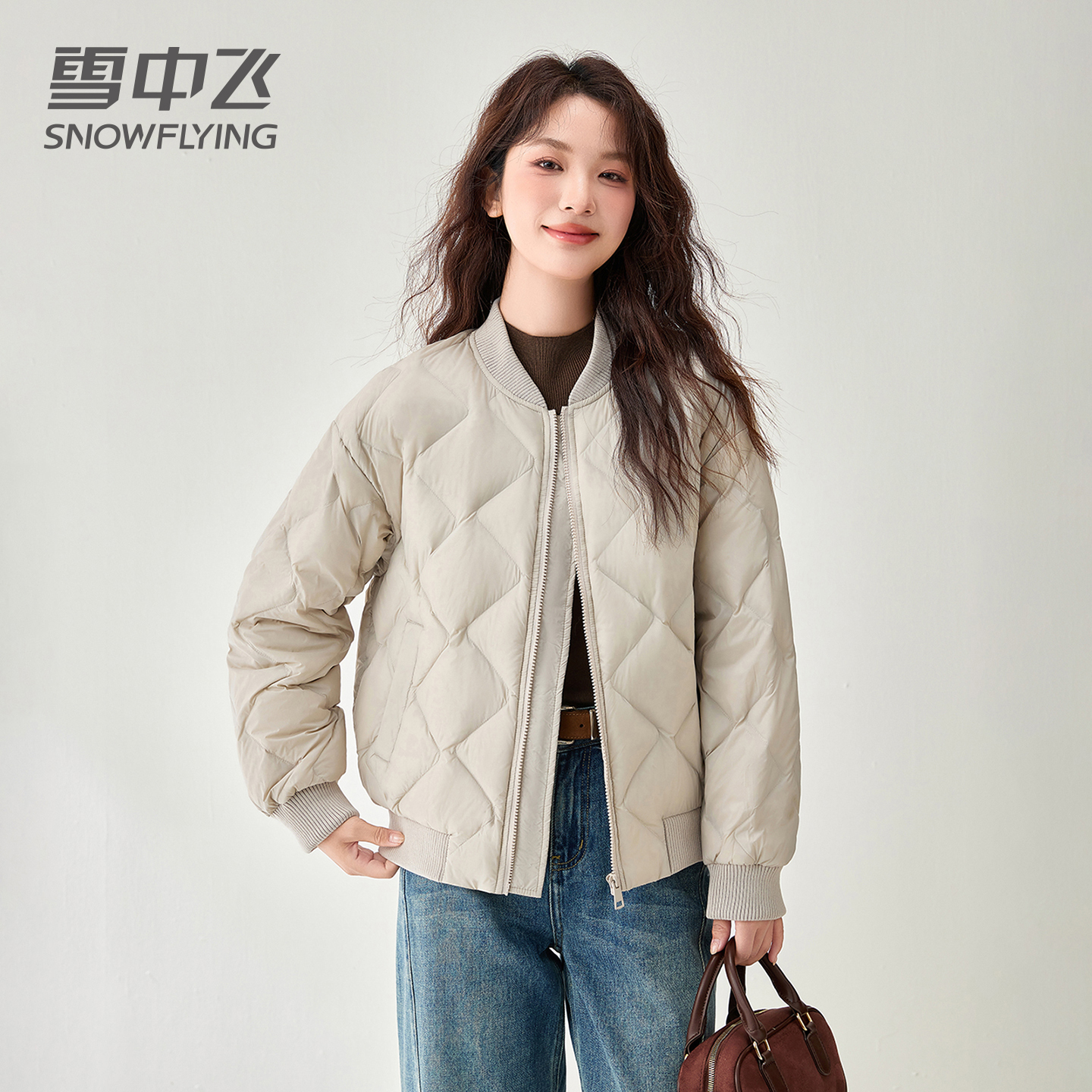 SNOW FLYING/雪中飞90绒【棒球服式】短款立领菱格羽绒服简约面包服