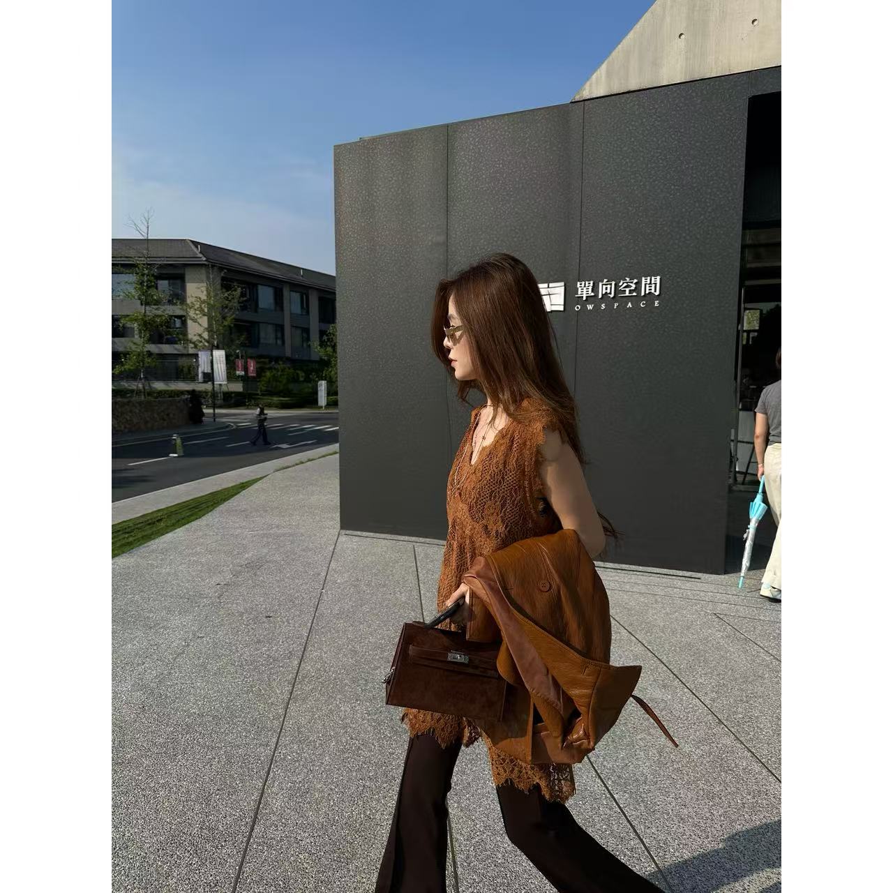 【YANG】秋季新款设计感叠穿搭配绒感V领双层蕾丝钩花上衣YY-600