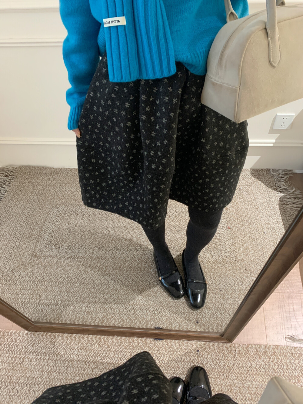 2025年冬季新款韩版宽松高腰通勤风减龄显瘦百搭毛呢碎花半身裙女