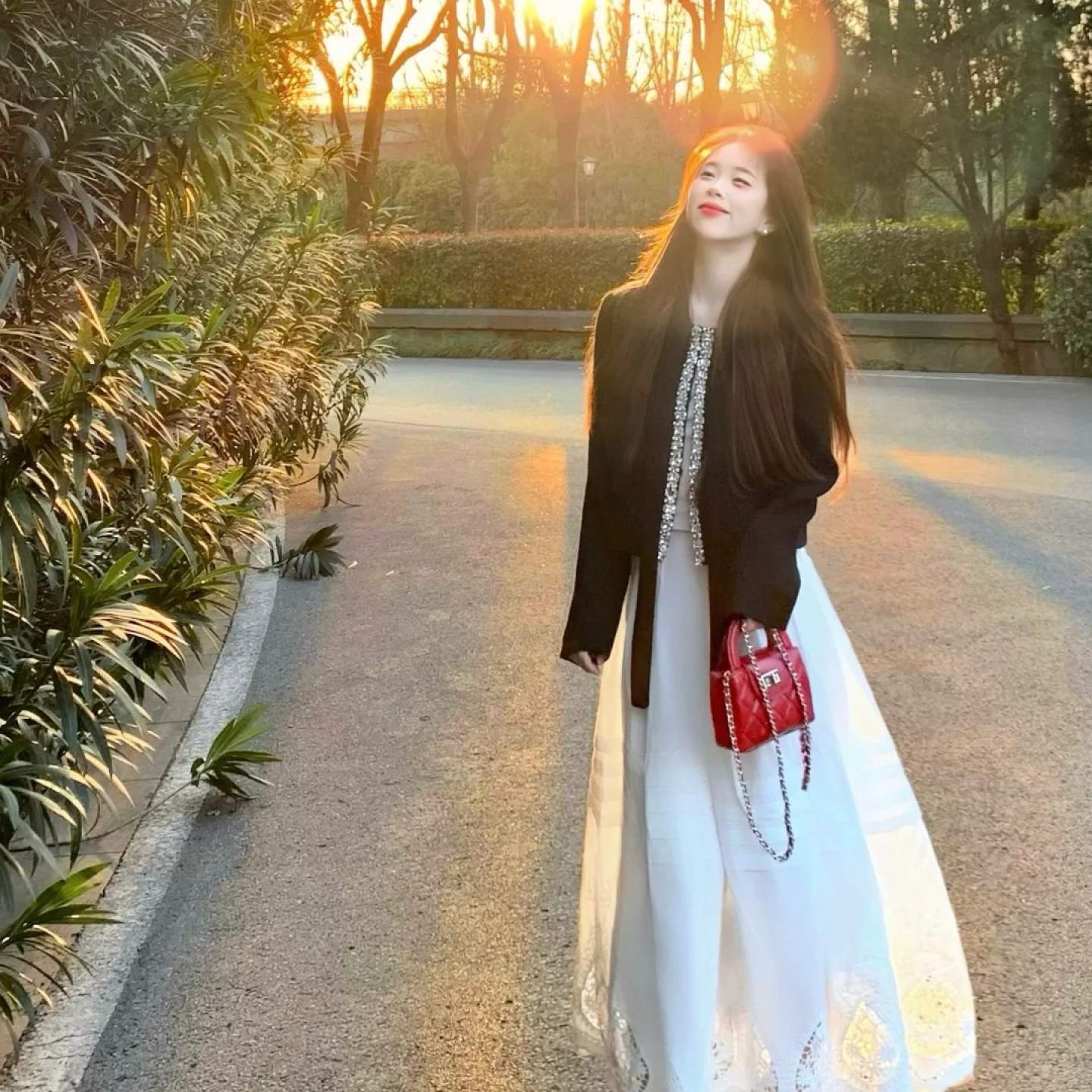 2025春季新款法式轻奢重工亮片系带小香风外套蕾丝拼接半身裙套装