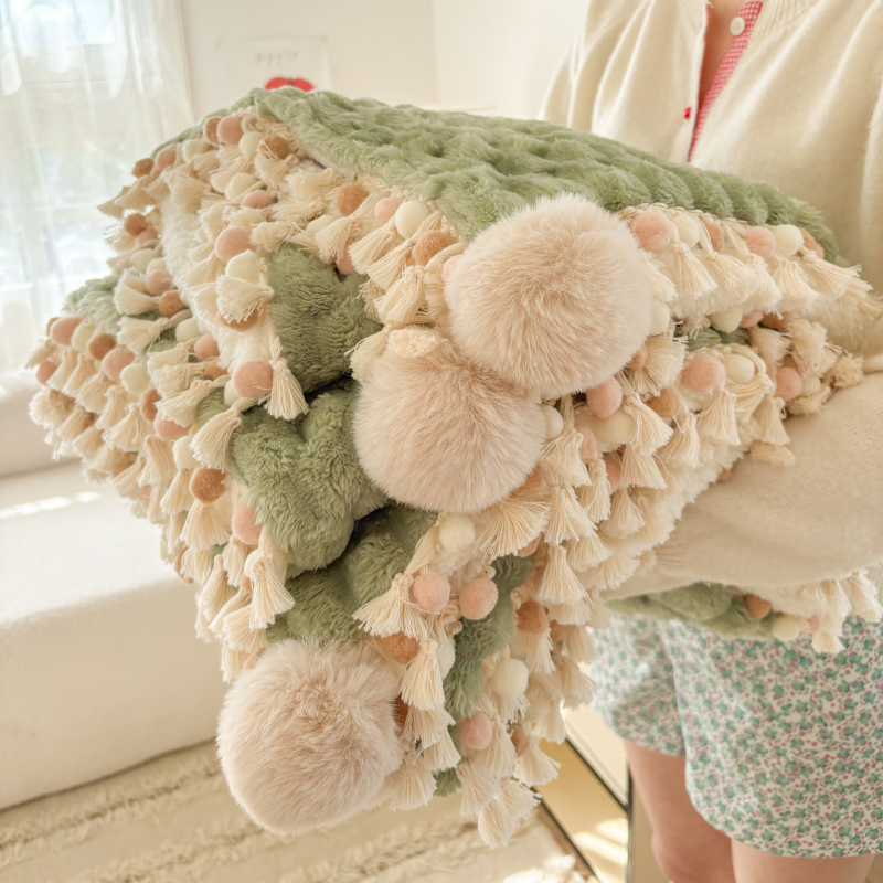 2025新款奶芙绒毛毯加厚羊羔绒流苏球花边盖毯韩式公主风毛球毯子