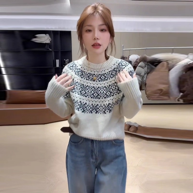 慵懒风毛衣女2025秋冬新款宽松洋气圆领提花复古套头打底针织上衣