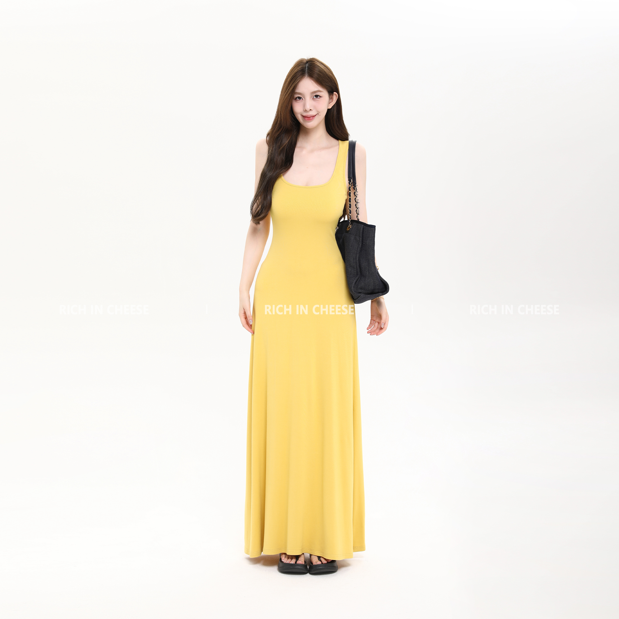 舒胡蕾 明媚女主 ins感挂脖A字背心收腰针织连衣裙