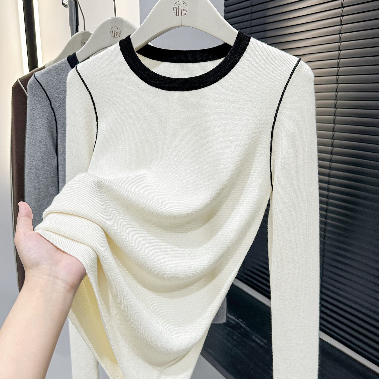 洋气撞色圆领套头长袖针织衫上衣女秋冬季新款气质内搭杏色打底衫