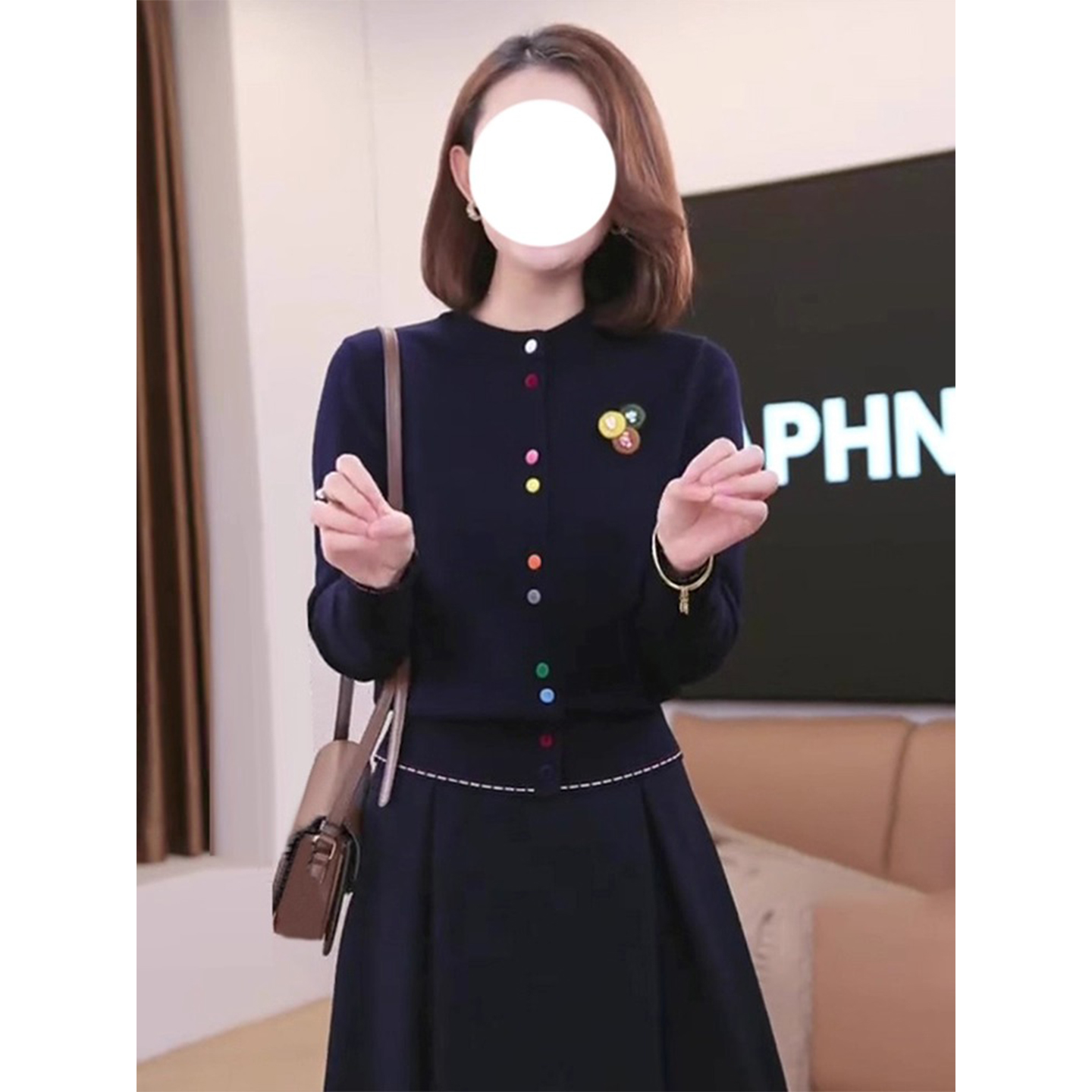拉夏贝尔藏青色彩扣长袖针织开衫女2025秋冬新款显瘦小众百搭上衣