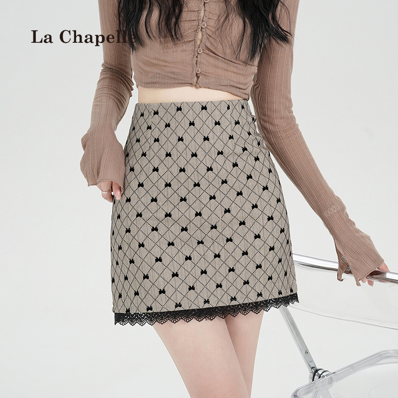 拉夏贝尔气质2025年春夏新款西装面料蕾丝花边学院风A字半身裙女