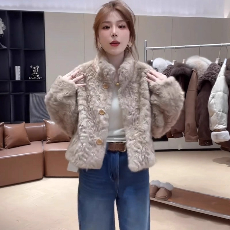 时尚气质立领毛绒短外套女2025冬季新款小个子设计感保暖毛毛外套