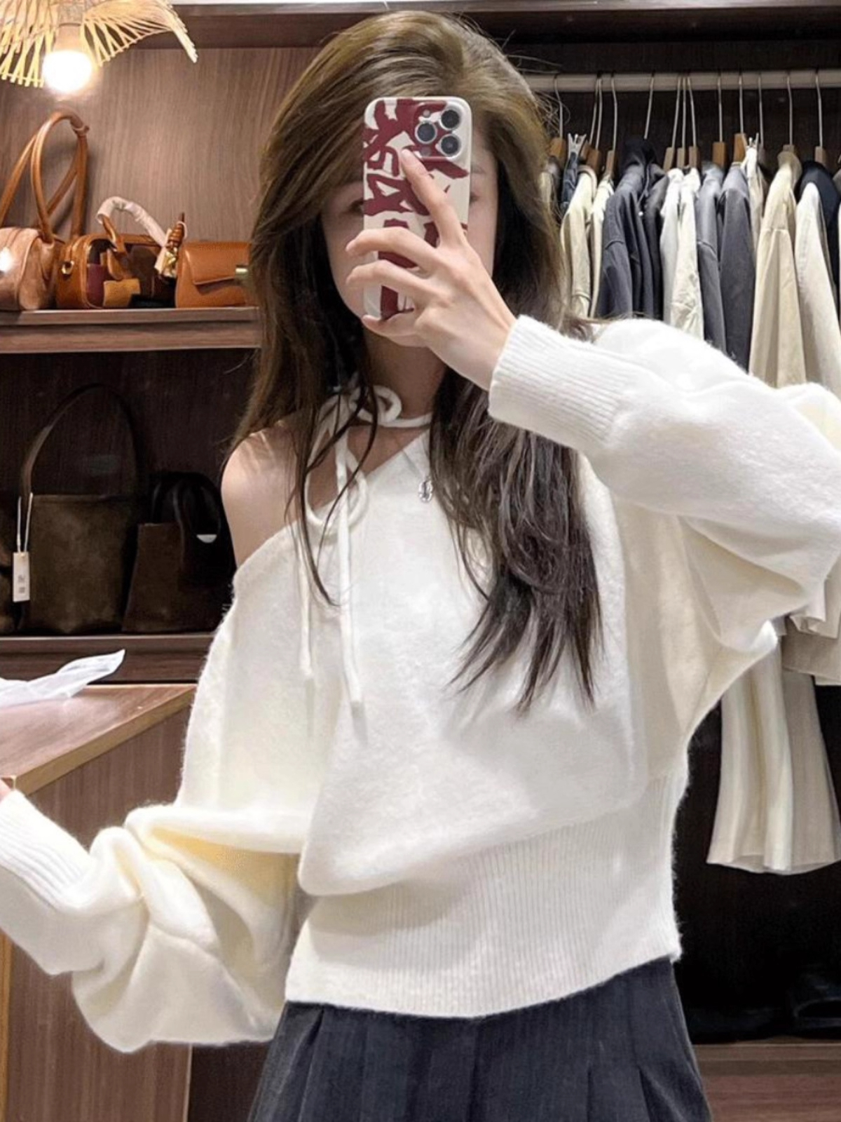 2025年秋冬季新款斜肩毛衣女高级感露肩短上衣宽松时尚慵懒针织衫