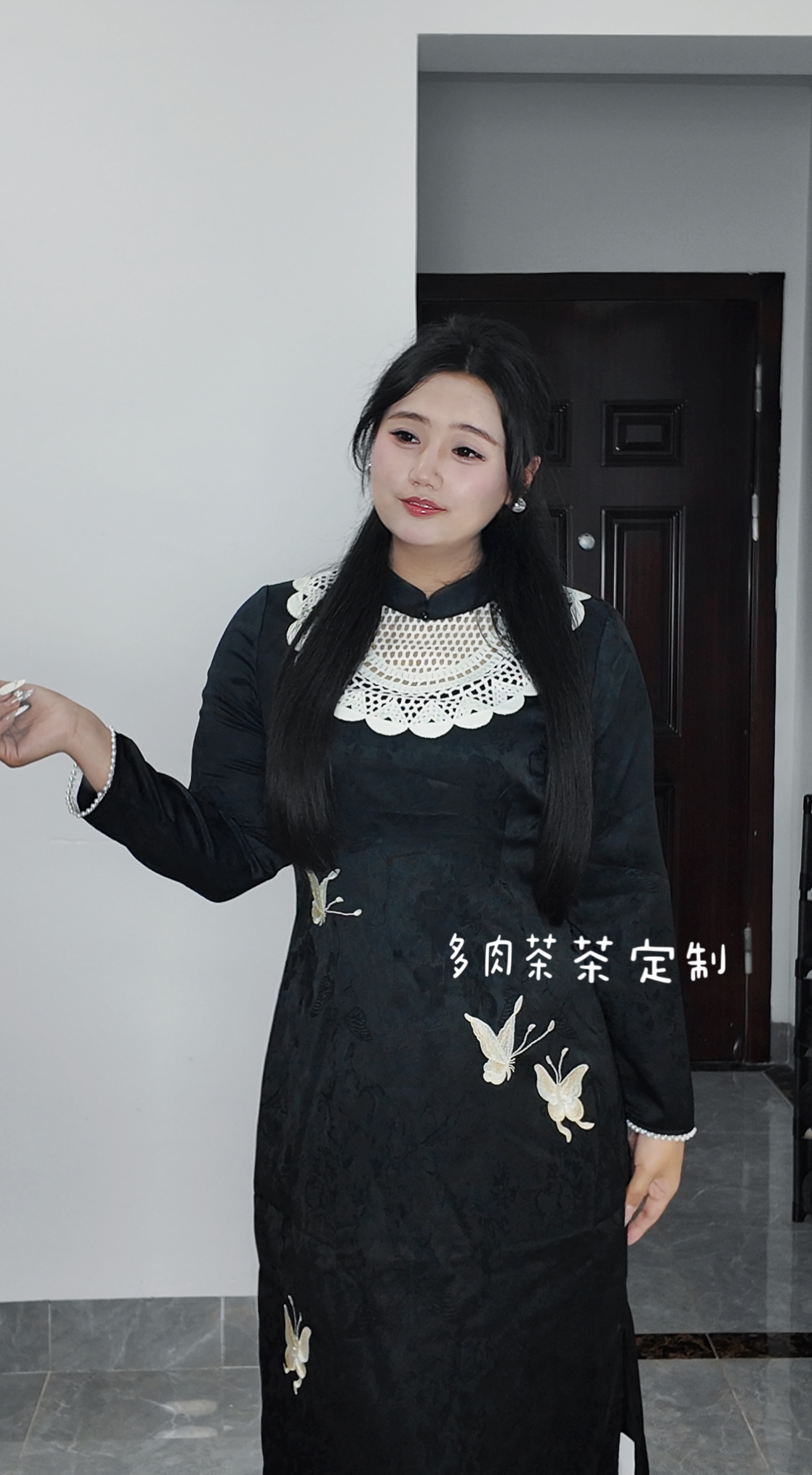 码加加【COCO LESLEY】51782新中式改良蝴蝶刺绣暗纹提花大码旗袍