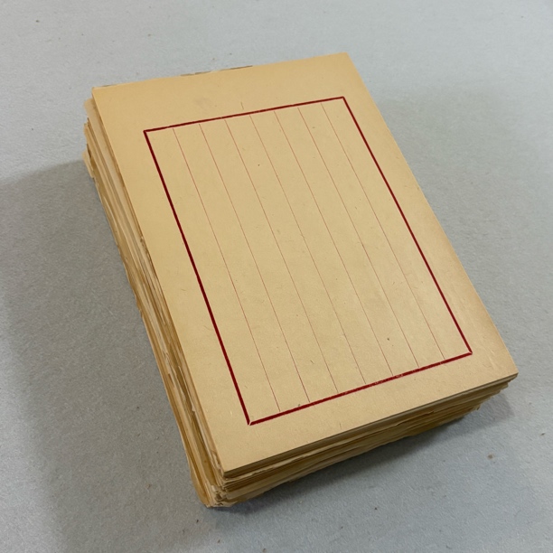 上世纪纯手工玉扣老竹纸 尺寸29✖️21cm 七分熟 格间距2cm