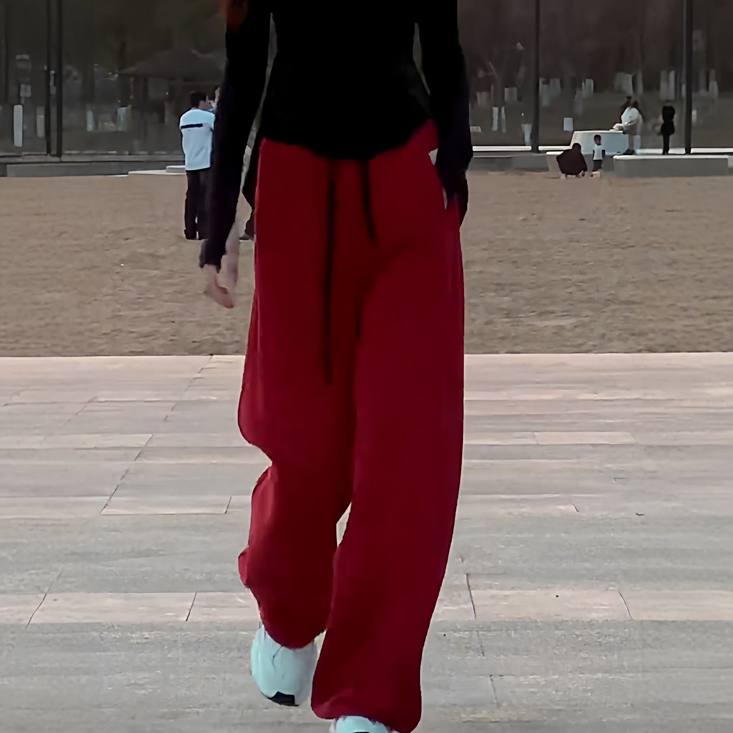 红色束脚运动休闲卫裤女2025秋冬新款宽松显瘦简约时尚气质阔腿裤