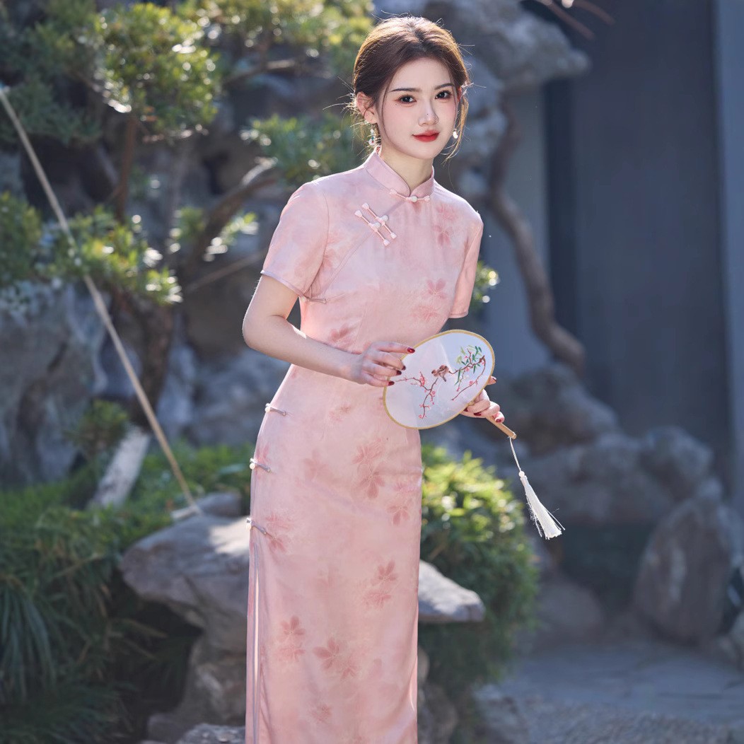 2025年时尚百搭春夏新款提花长款粉色新中式国风文艺旗袍短袖旗袍