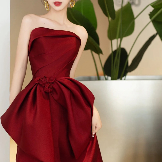 红色抹胸晨袍新娘敬酒服女2025新款高级感轻奢小众气质订婚礼服裙