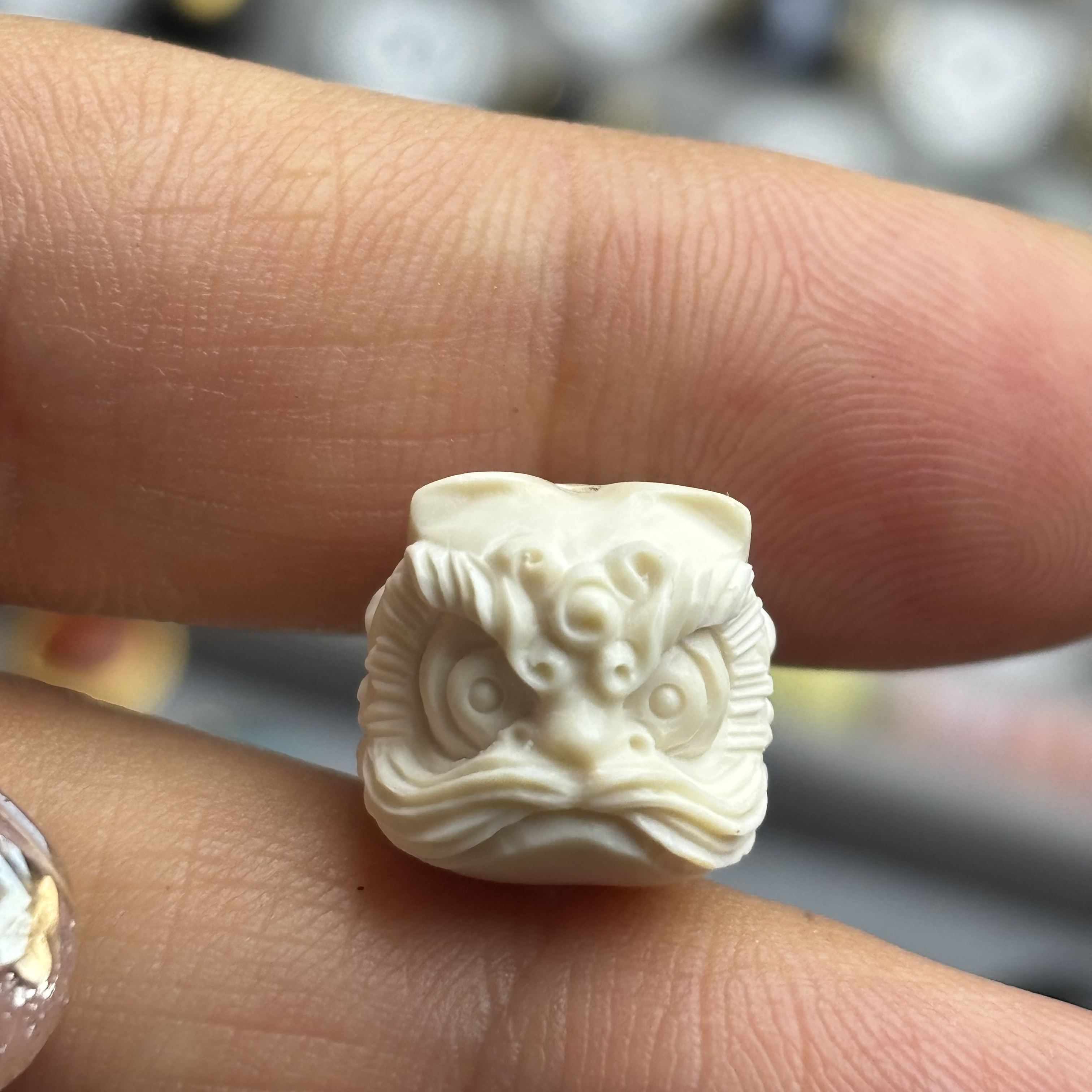 天然猛犸牙醒狮雕件10m