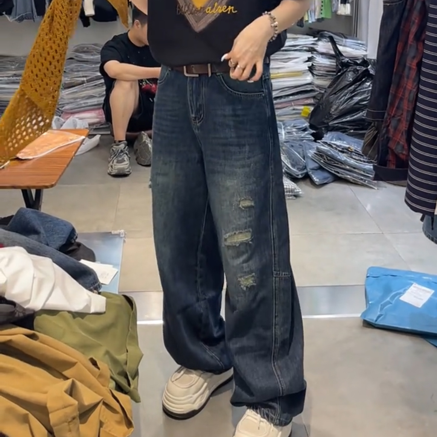 弯刀牛仔裤女宽松阔腿裤秋季2025新款破洞直筒裤高腰显瘦拖地长裤