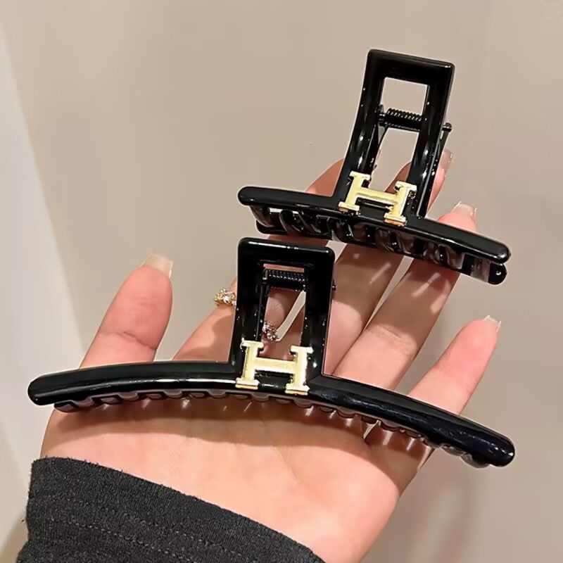 法式字母抓夹八字发夹女2025新款后脑勺发抓夹子发饰头饰小众轻奢