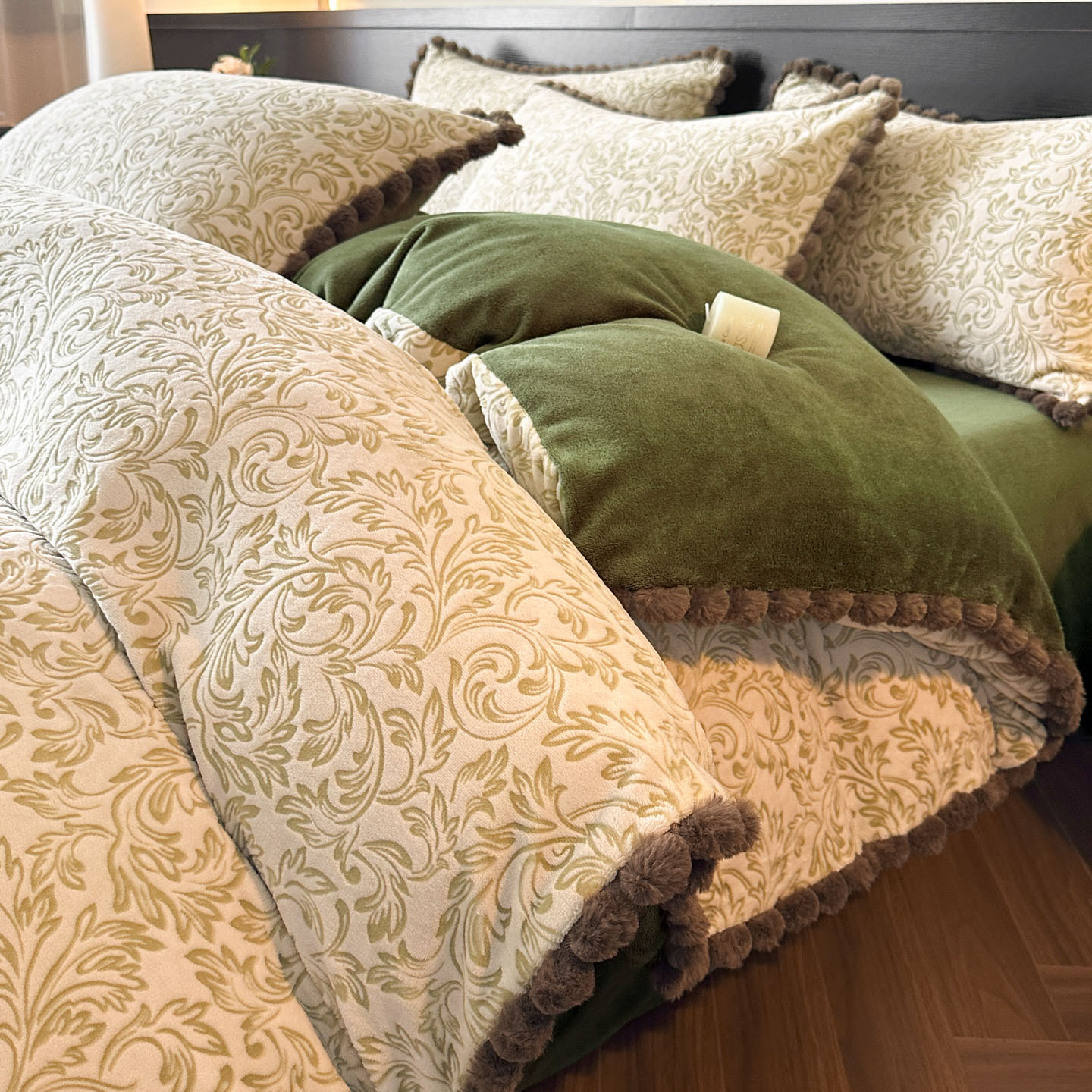 2025新款冬季加厚牛奶绒四件套轻奢珊瑚绒雕花被套床单三件套床品