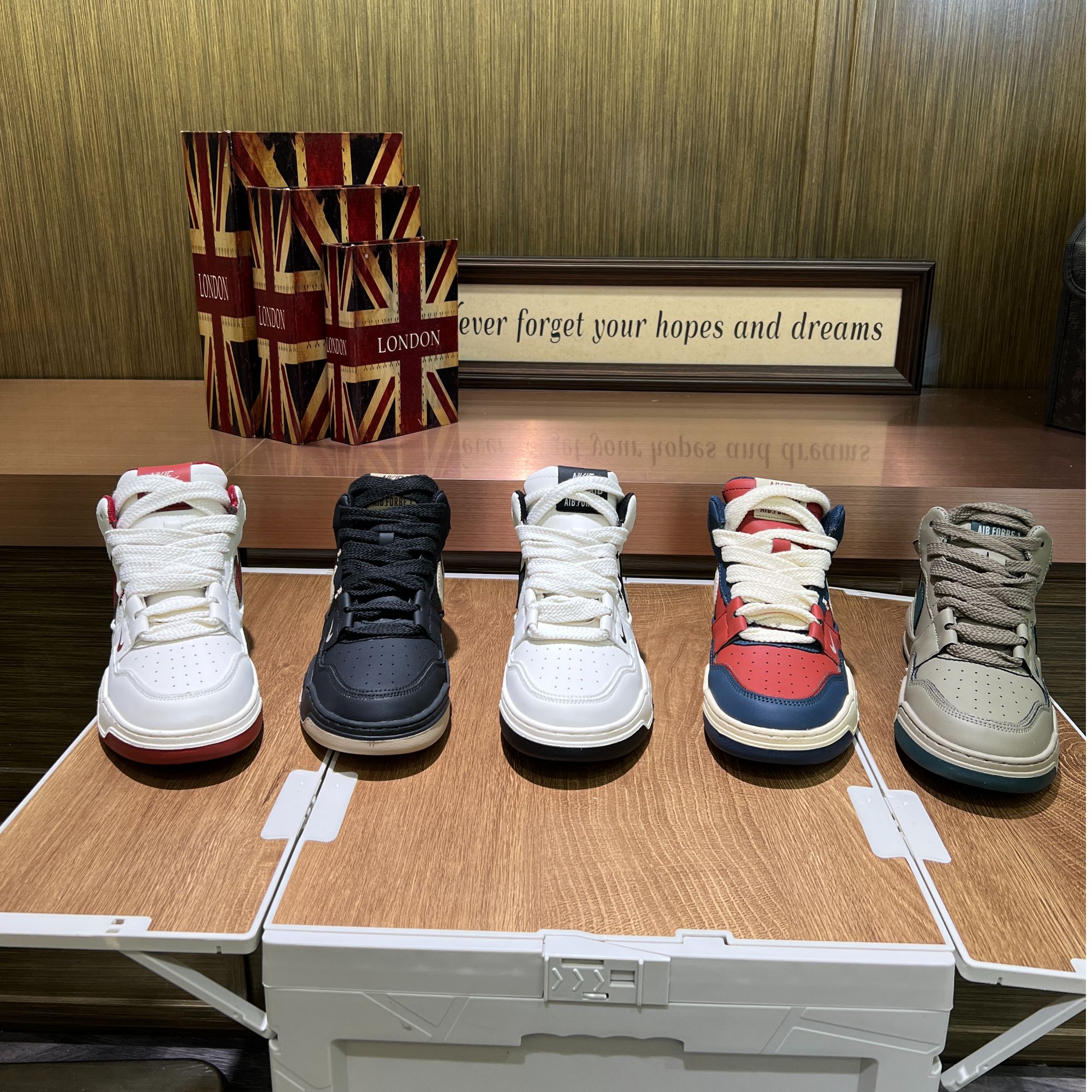 2025秋季百搭皮面运动休闲鞋春秋平跟休闲风高帮休闲鞋拼色男鞋