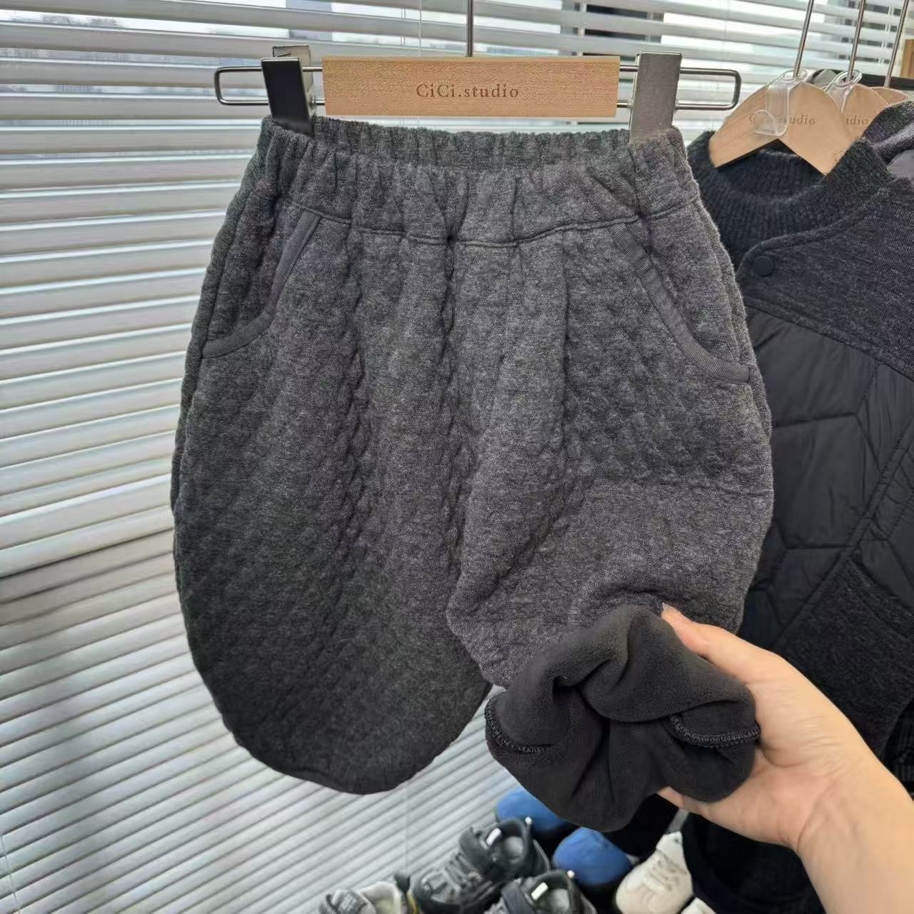 男童冬季裤子2025新款儿童保暖加厚男孩时髦舒适男女宝休闲棉裤潮