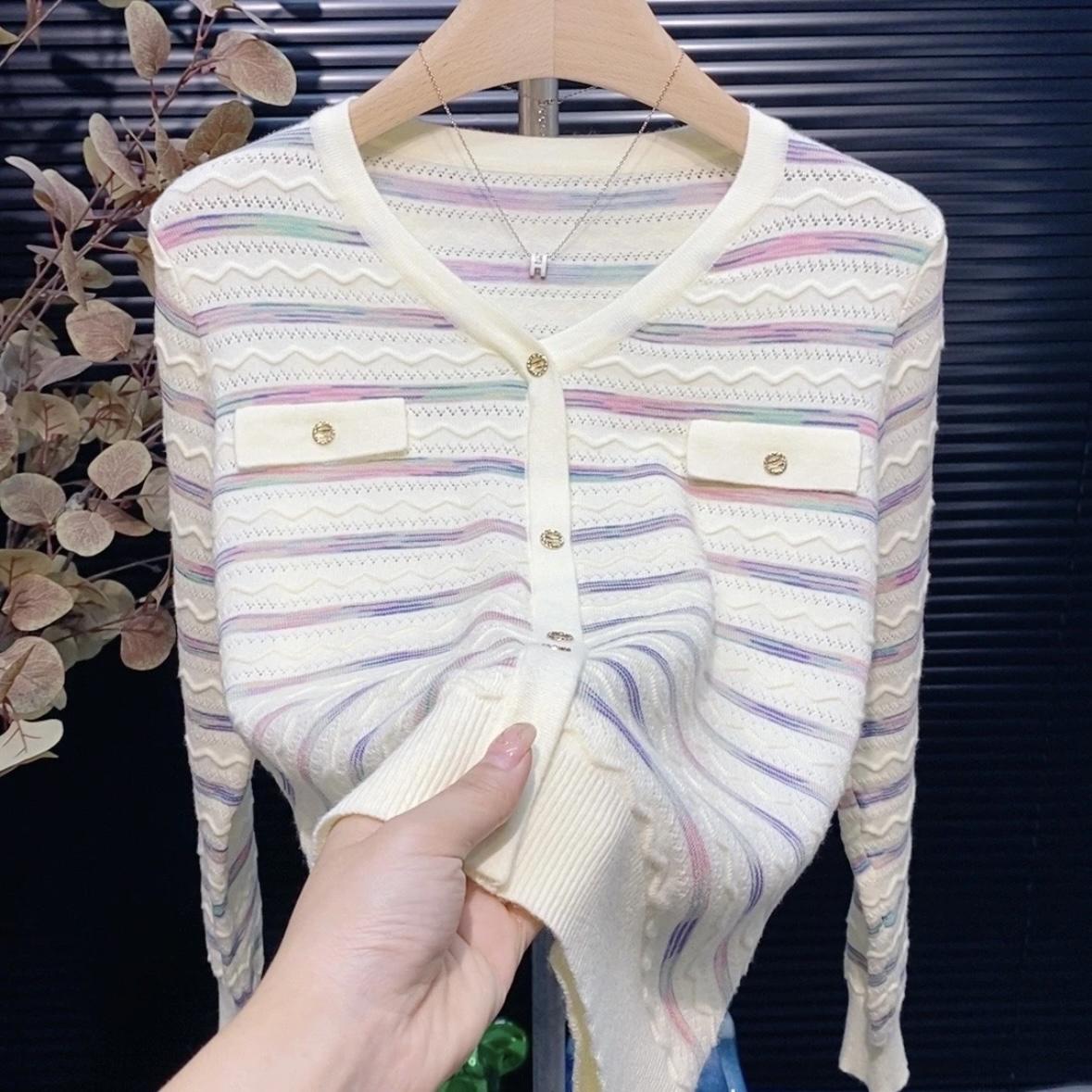 【茶芙巷】时髦条纹针织衫女秋季薄款毛衣v领长袖显瘦上衣【AF】