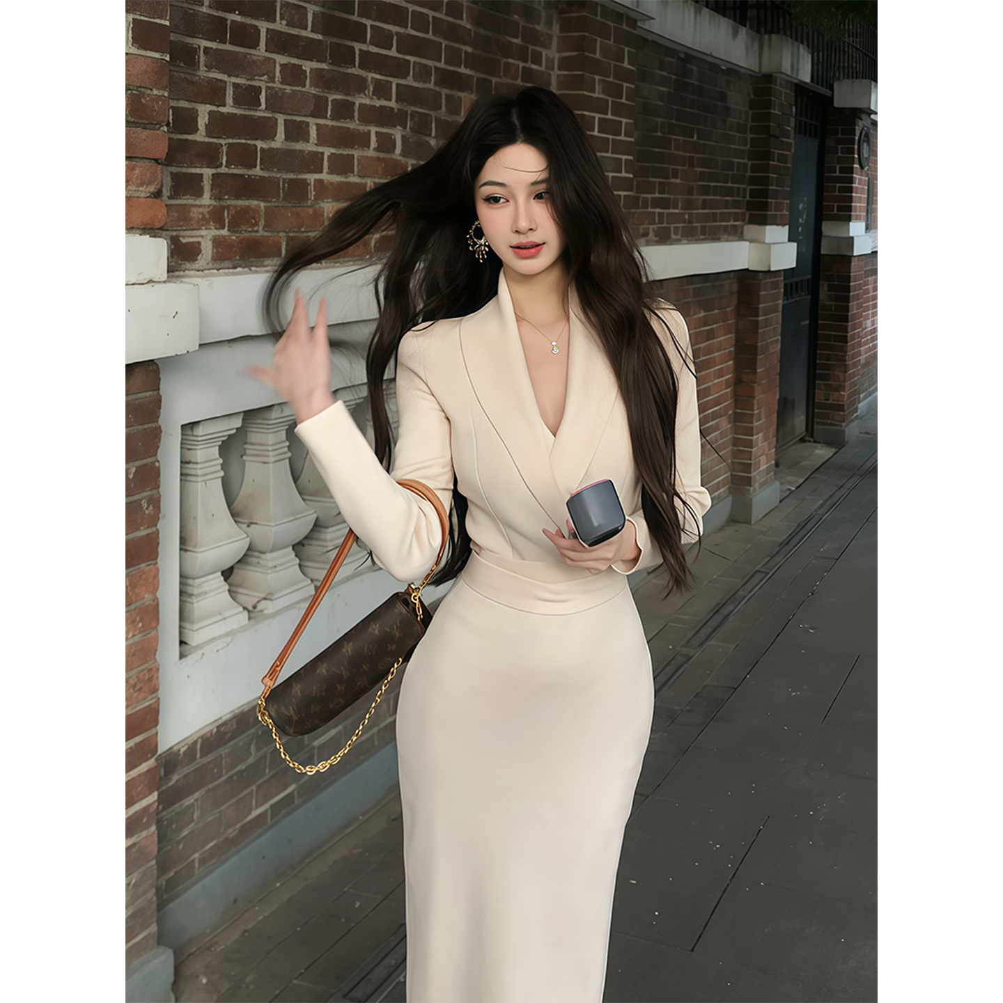 法式温柔V领长袖针织连衣裙女秋冬季新款高腰显瘦性感包臀裙长裙