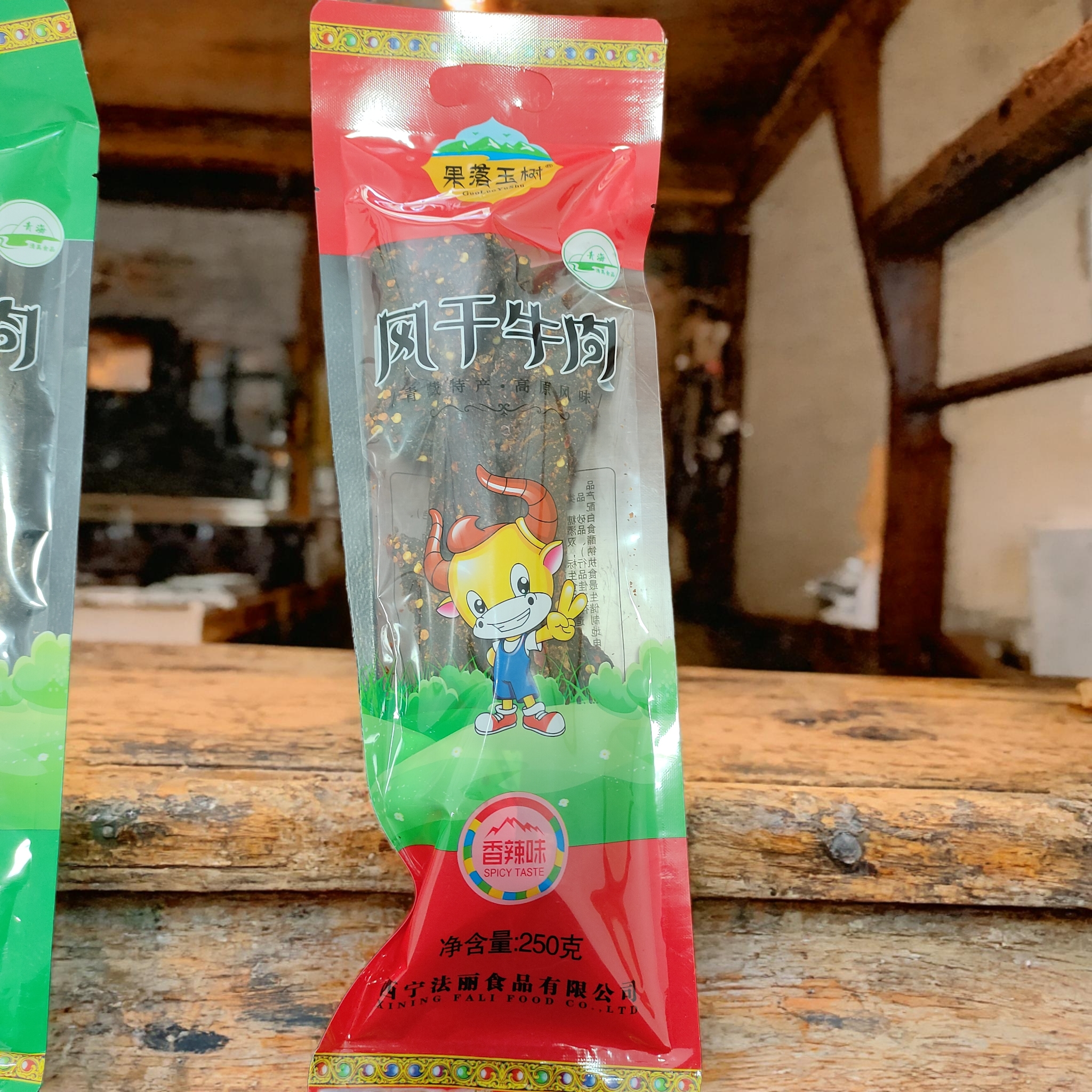 青海特产果洛玉树风干藏牦牛肉干香辣味清真零食