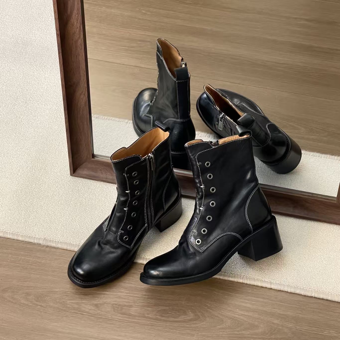 HUSSLOVE 头层牛皮·跟高5.5CM·复古风潮酷七孔侧拉链机车马丁靴