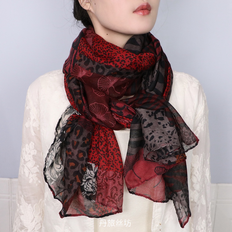 2025年复古港式豹纹围巾秋冬柔软保暖丝巾时尚洋气柔软巴厘纱纱巾