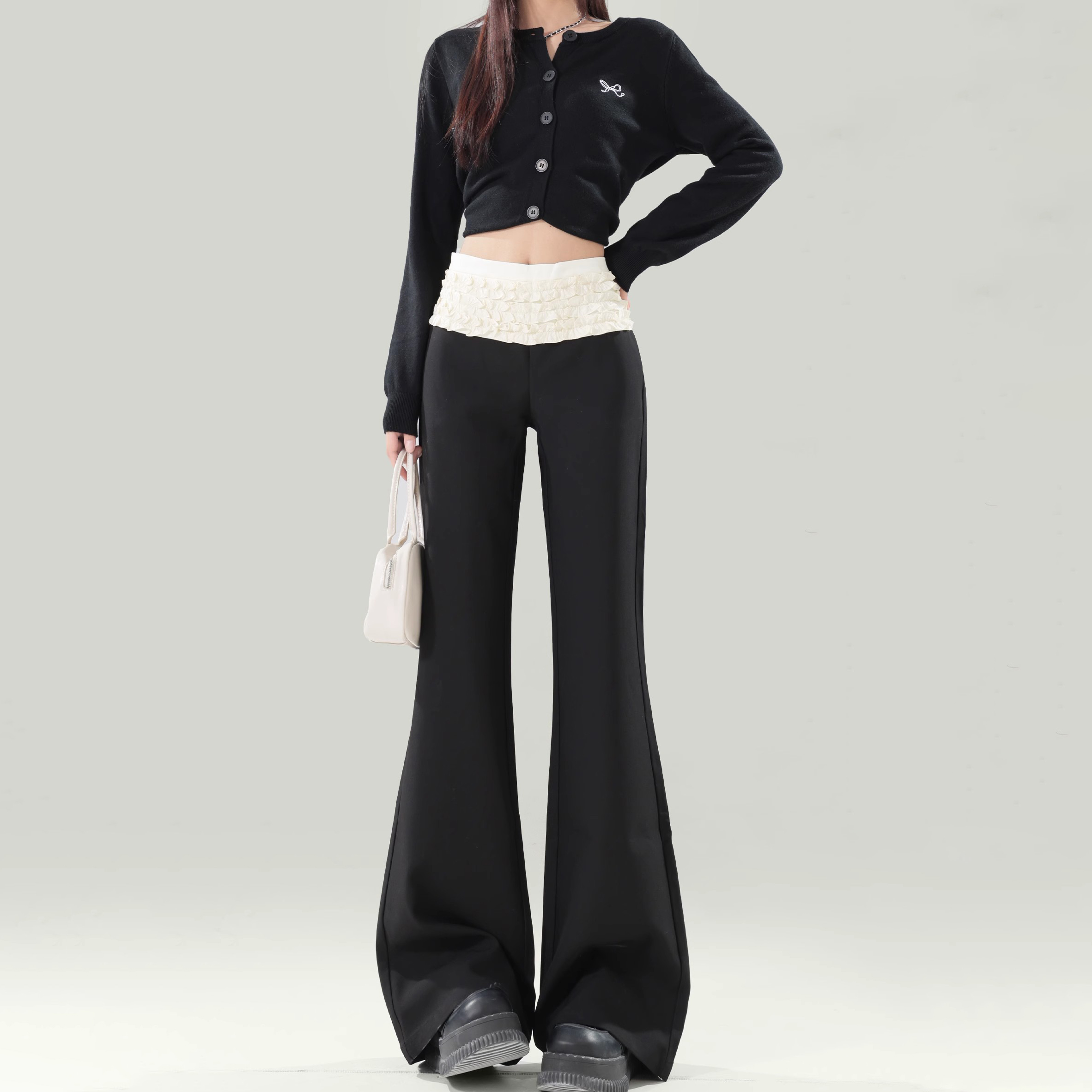 美式辣妹黑色低腰微喇休闲裤女春季2025新款芭蕾风花边拼接喇叭裤