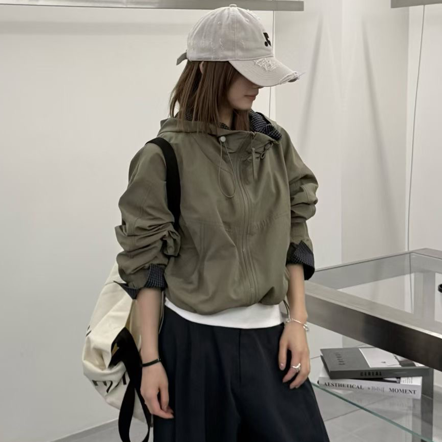 连帽休闲百搭冲锋衣短外套女2025秋季新款宽松时尚工装棒球服上衣