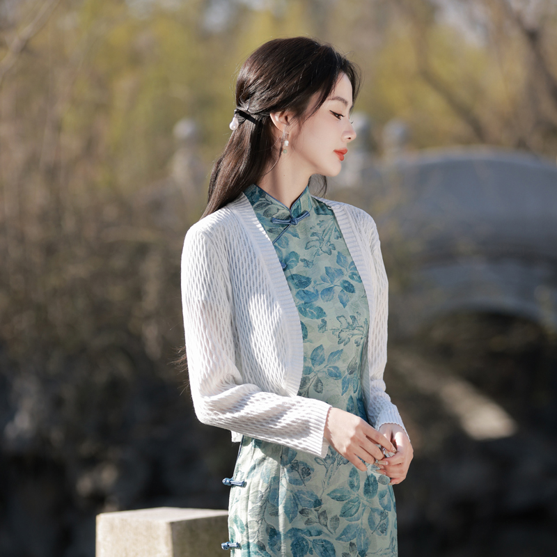 白色坎肩旗袍女披肩年轻款少女日常秋冬文艺百搭开衫外搭针织长袖