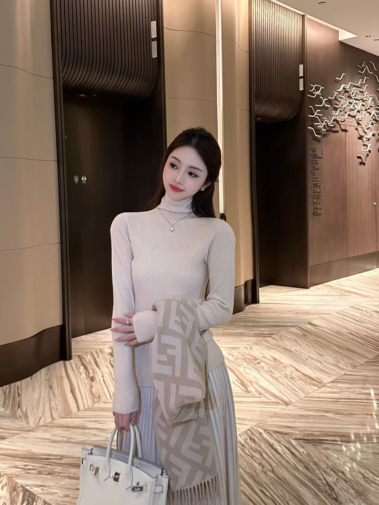 Vezhi |  羊毛高领无缝一体修身百搭显瘦打底衫VZDZ8161