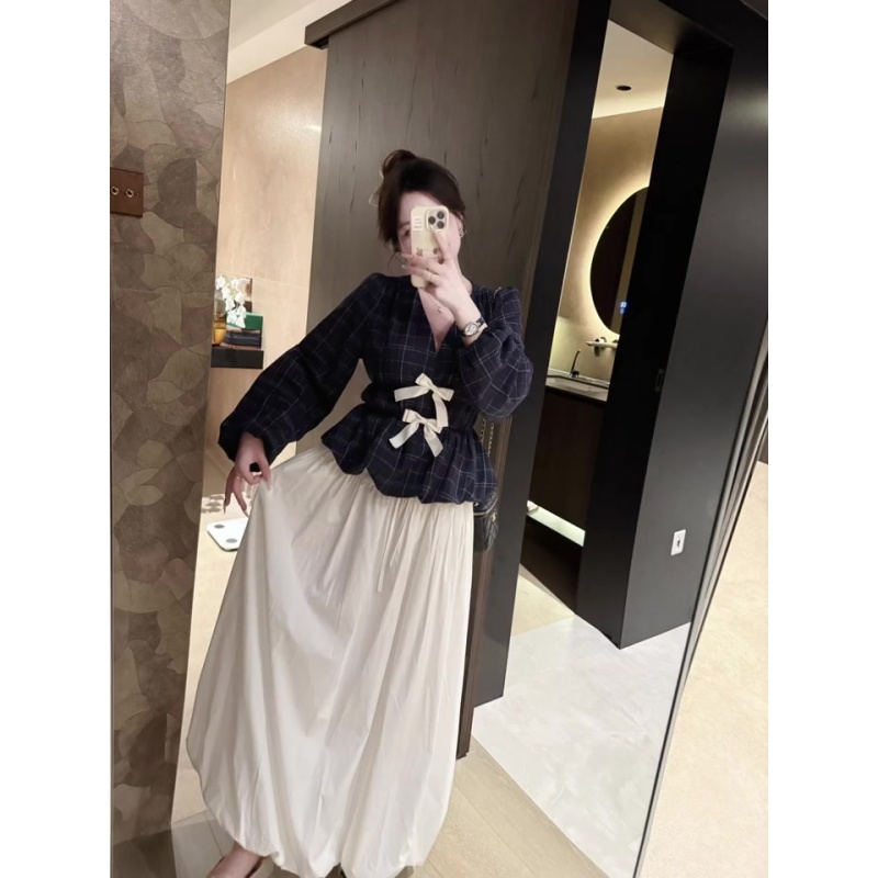 MARIE.COCO轻奢高级感穿搭v领格纹长袖衬衫女秋季新款花苞半身裙