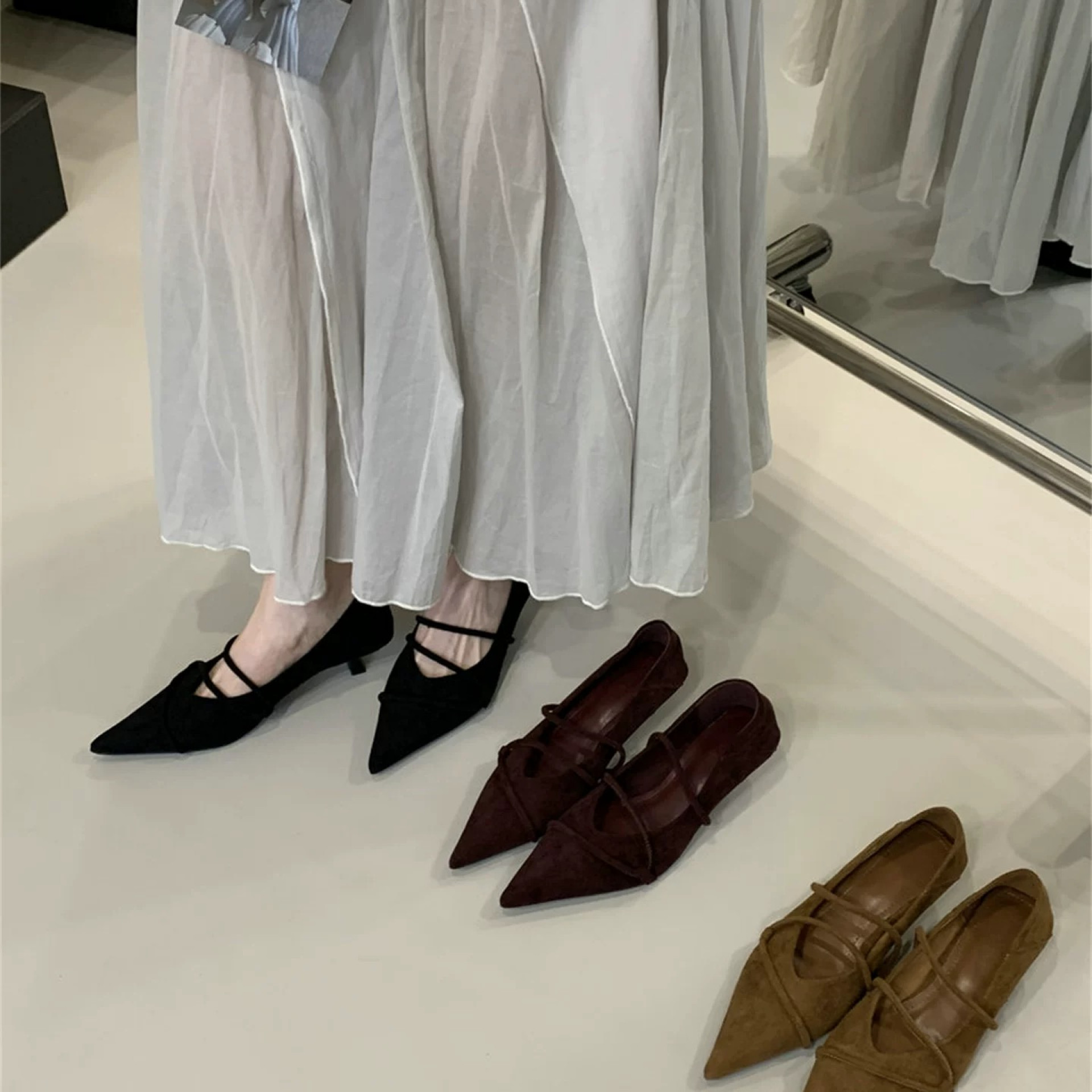 2025秋季新款气质绒面尖头小低跟高跟鞋时尚百搭复古显瘦通勤单鞋