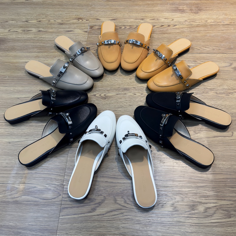 凯莉扣包头半拖鞋女夏外穿穆勒鞋2025新款平底鞋真皮铆钉懒人凉拖
