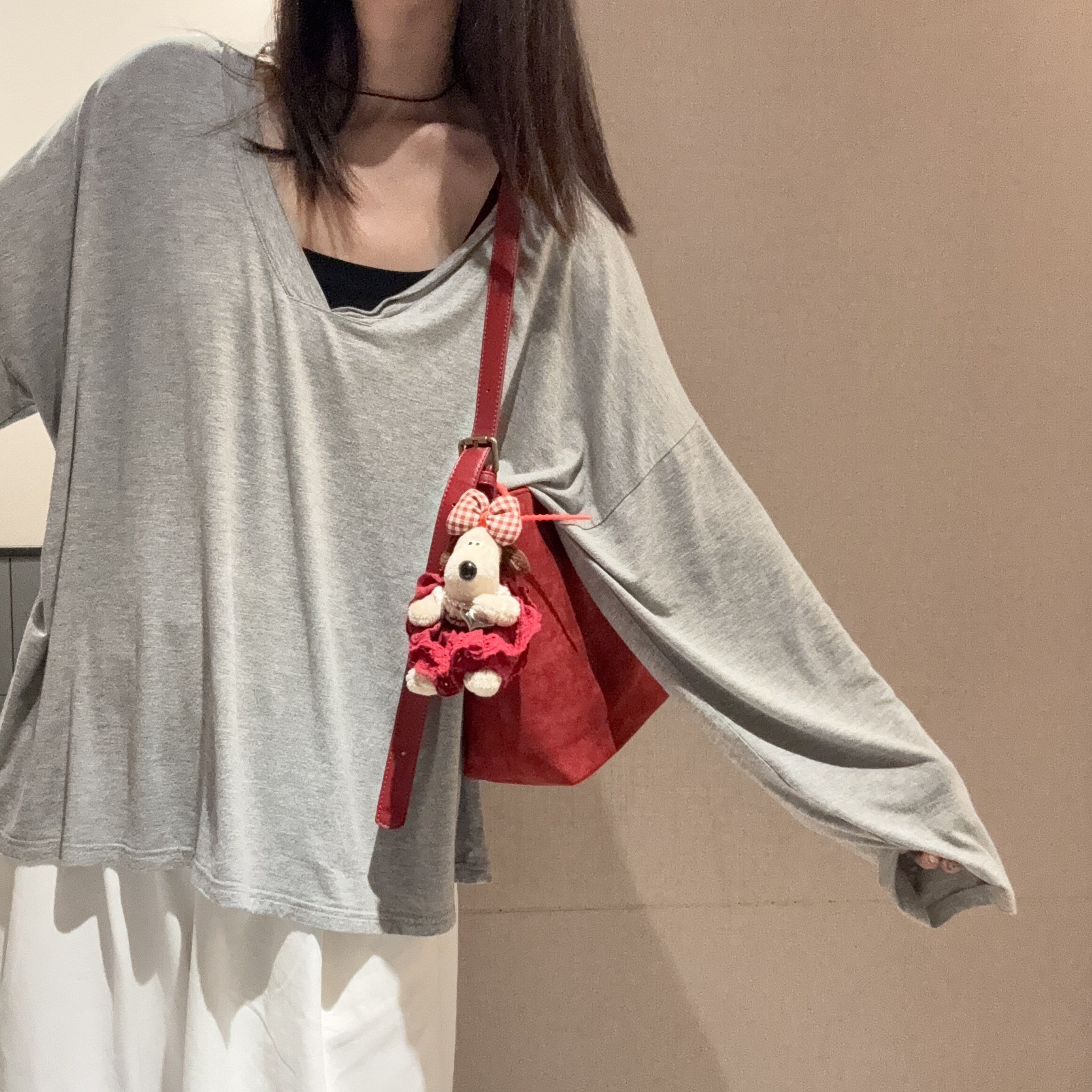 红色2025新款时尚百搭单肩斜挎包女大容量休闲通勤托特水桶包