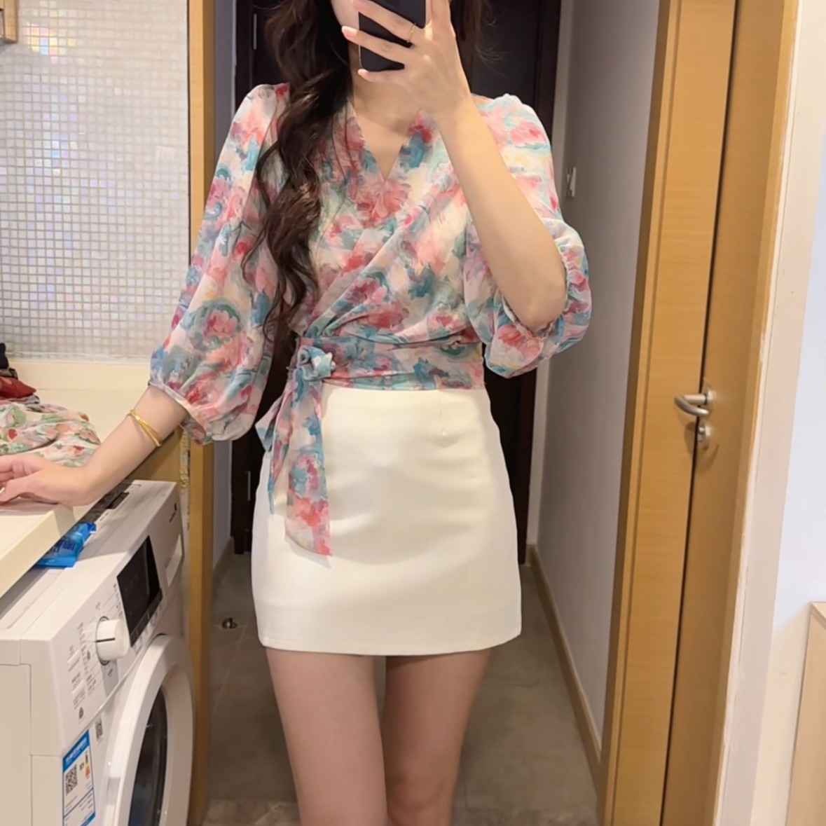 新款法式轻熟风V领复古碎花雪纺衫设计感绑带收腰显瘦轻奢上衣