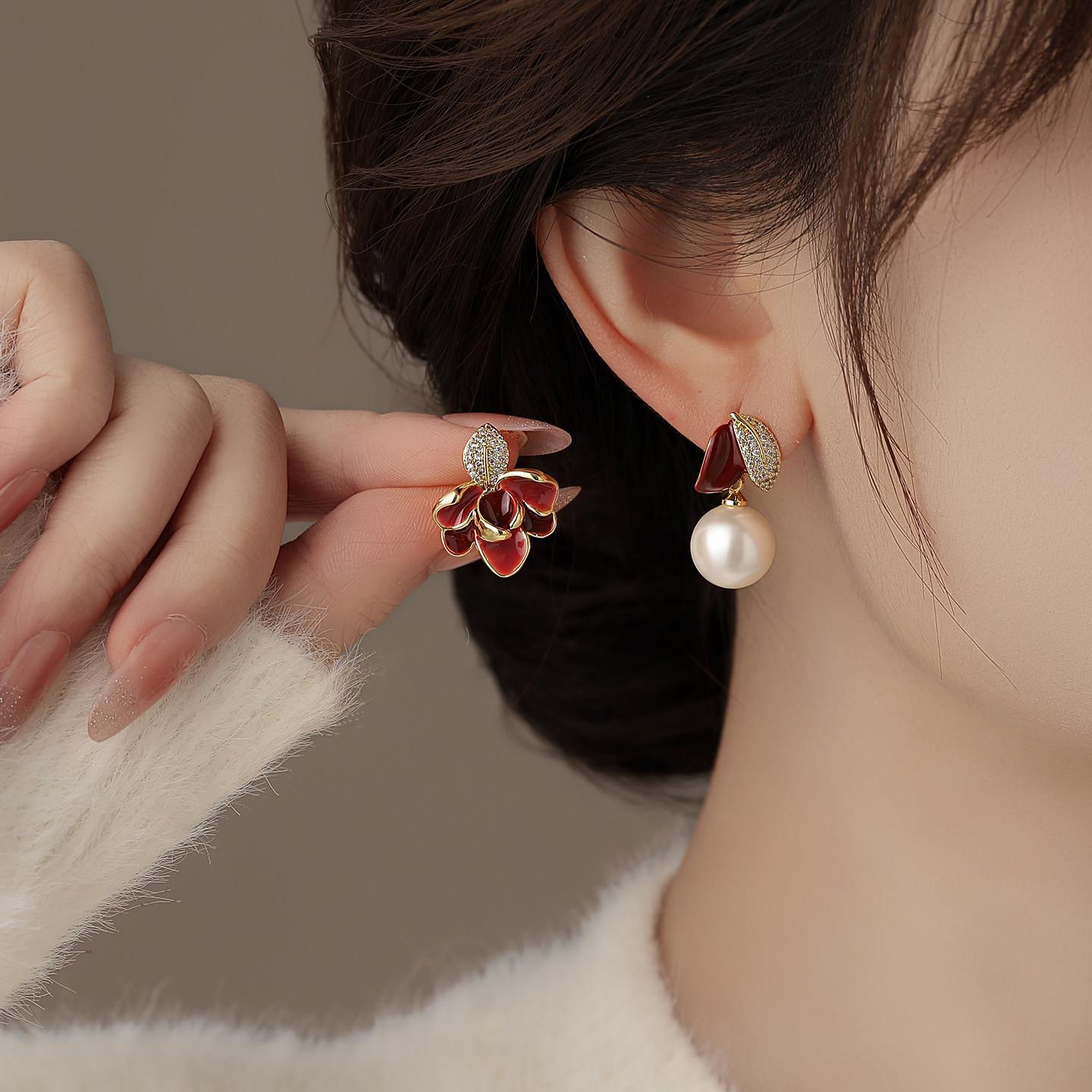 CAIEM KAIET 925银耳饰 红色珍珠花朵不对称耳钉女新年喜庆耳饰