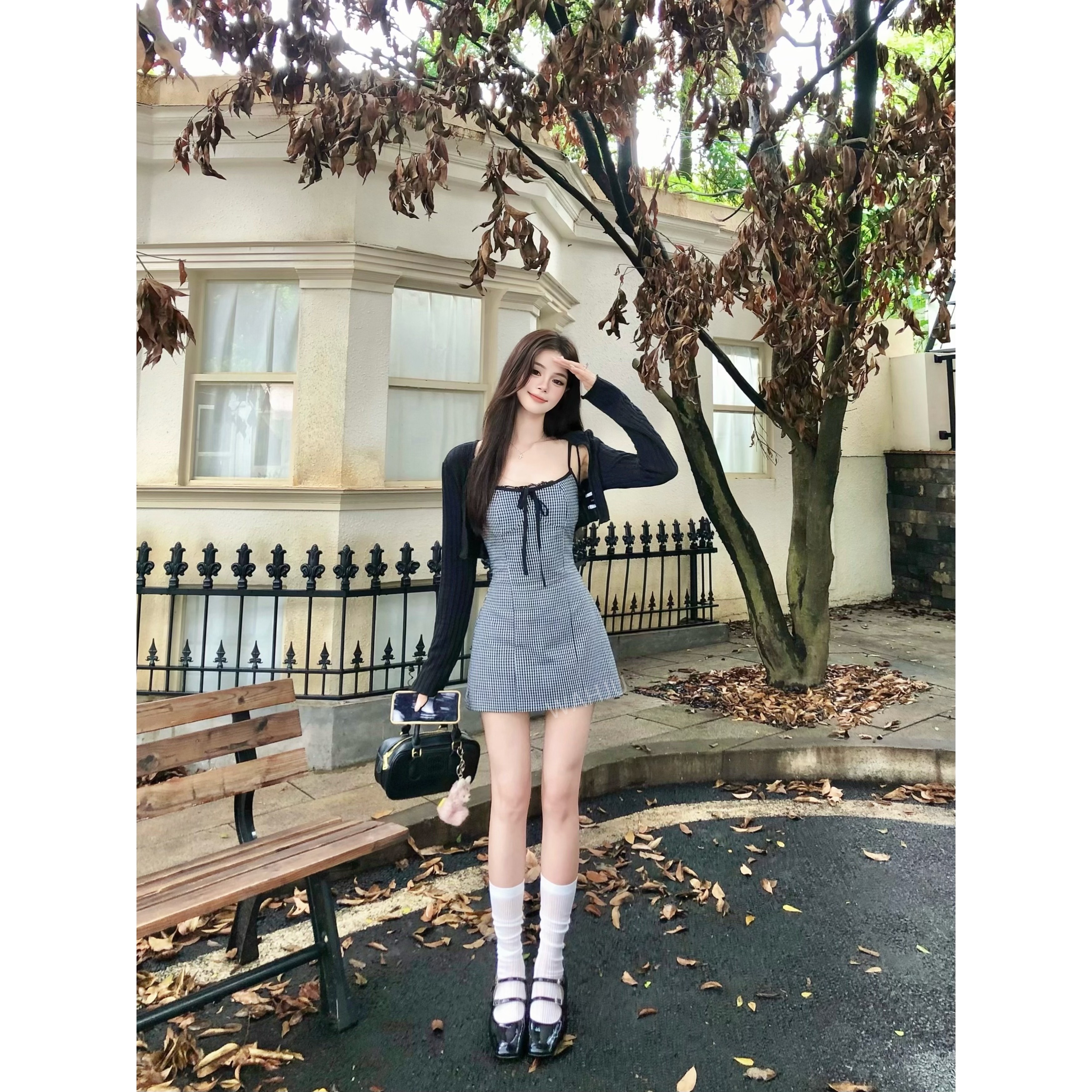 画解WAHJU【秀场出道】早秋设计感百搭收腰黑色格子吊带连衣裙9769W