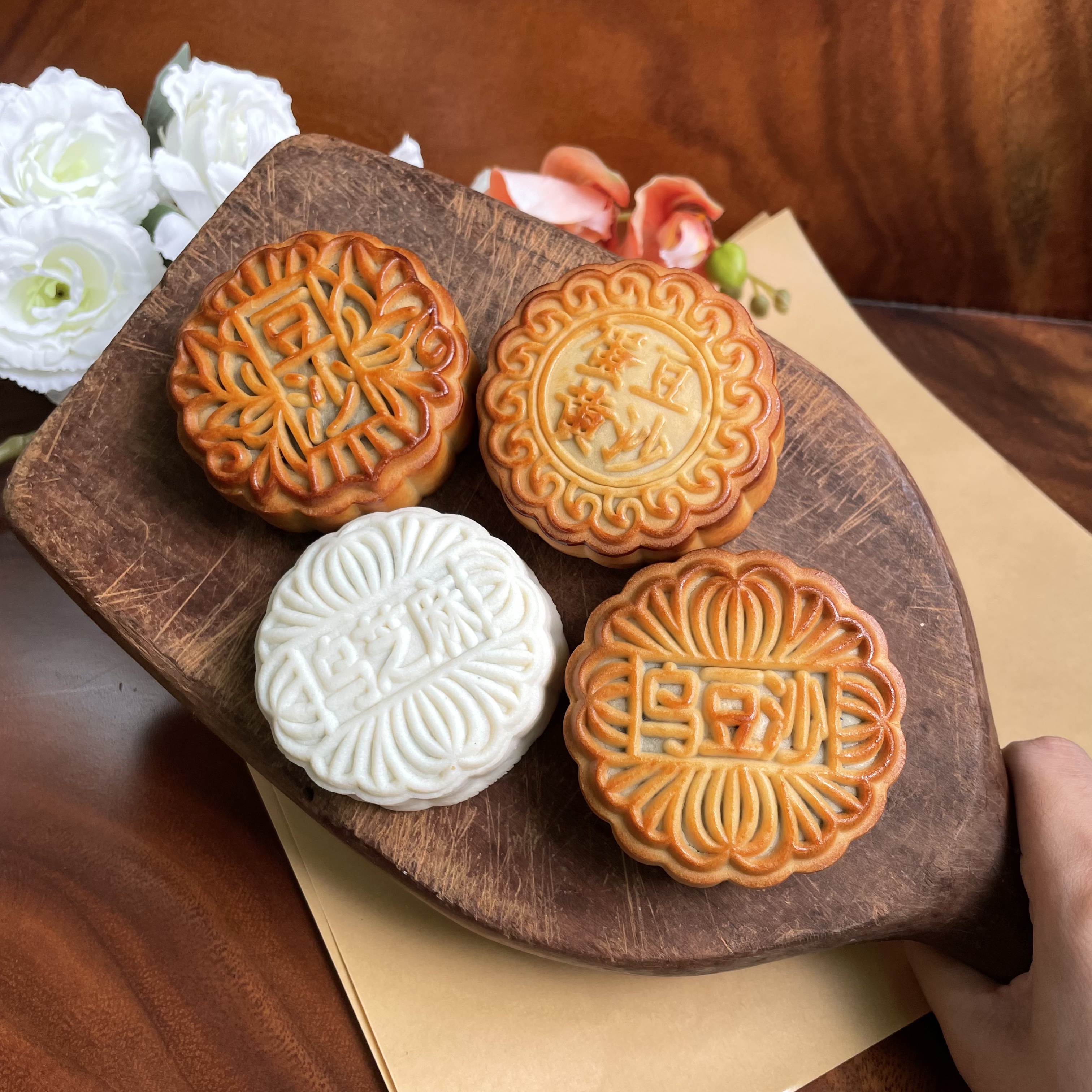 〖当天现做〗老广饼哥多口味月饼蛋黄乌豆沙米皮芝麻红豆沙盒装