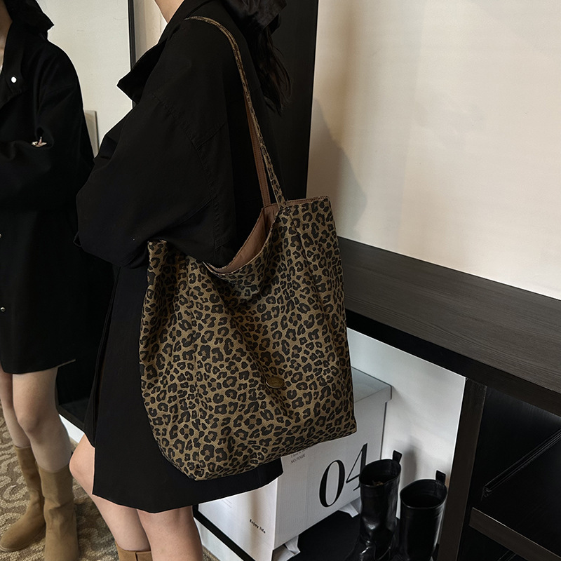 豹纹手提帆布包包女2024秋冬新款时尚学院风托特休闲单肩大容量