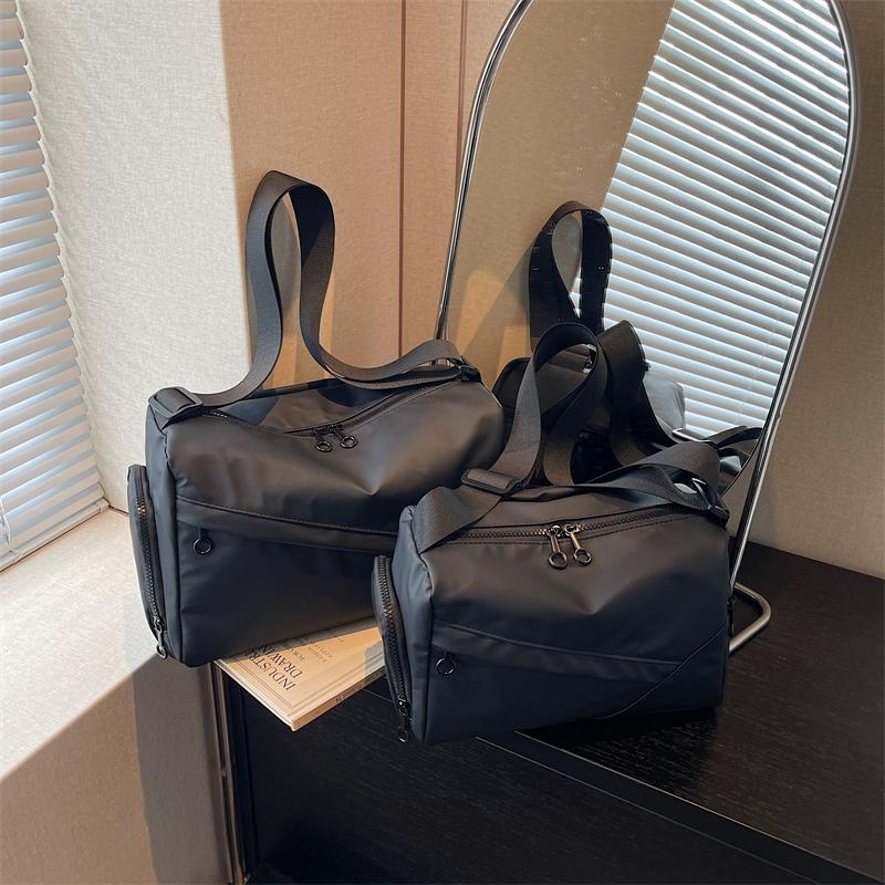 新款韩版女包斜挎包休闲通勤学生时尚百搭露营单肩包山系便携背包