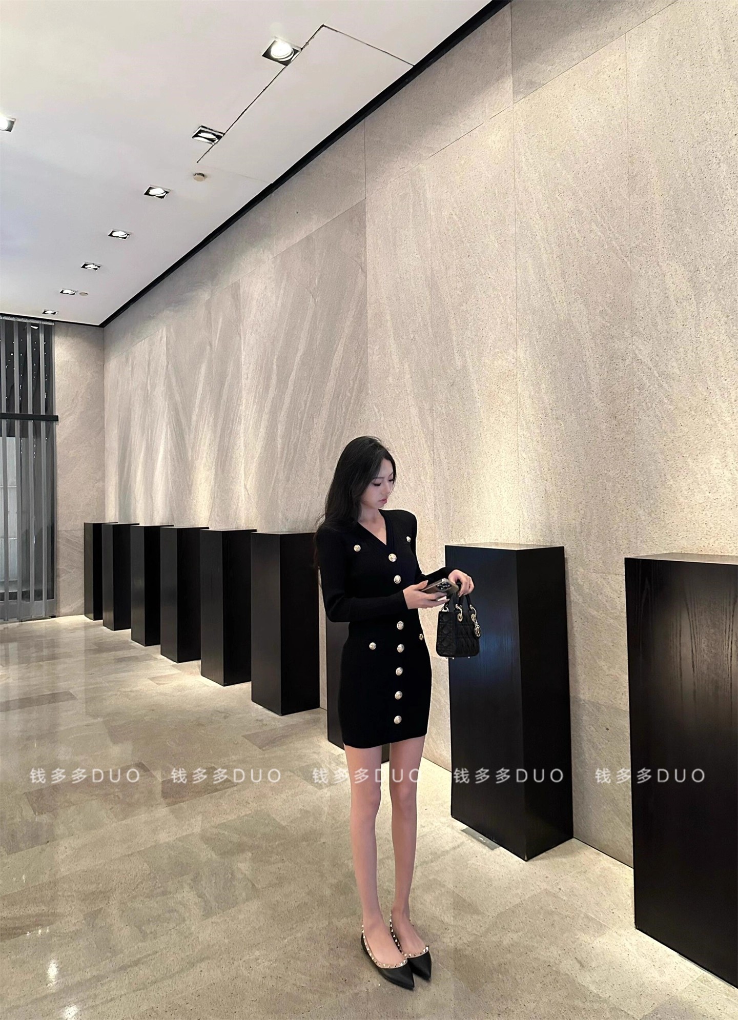 温柔富家千金感穿搭金属扣针织连衣裙高级感收腰韩系早秋穿搭短裙